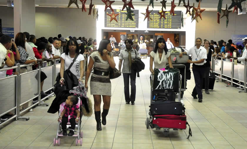 Dominikanische Republik Flughafensicherheit Und Diebe Arbeiten Am Airport Santo Domingo Zusammen Domrep Total